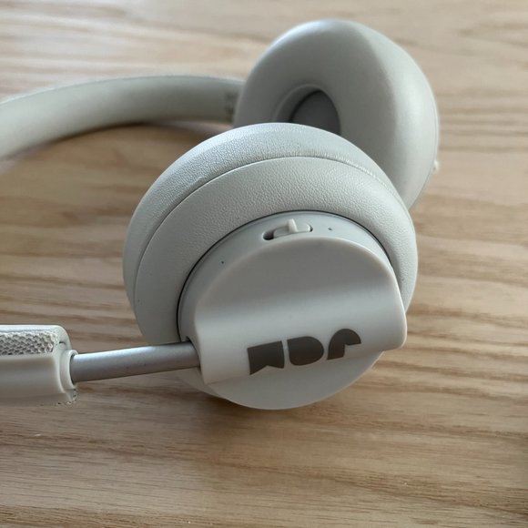 JAM Over-the-ear White Wireless Headphones Model HX-HP303 - Picture 5 of 5